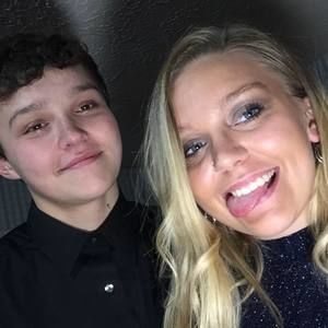 Meet your Posher, Lora